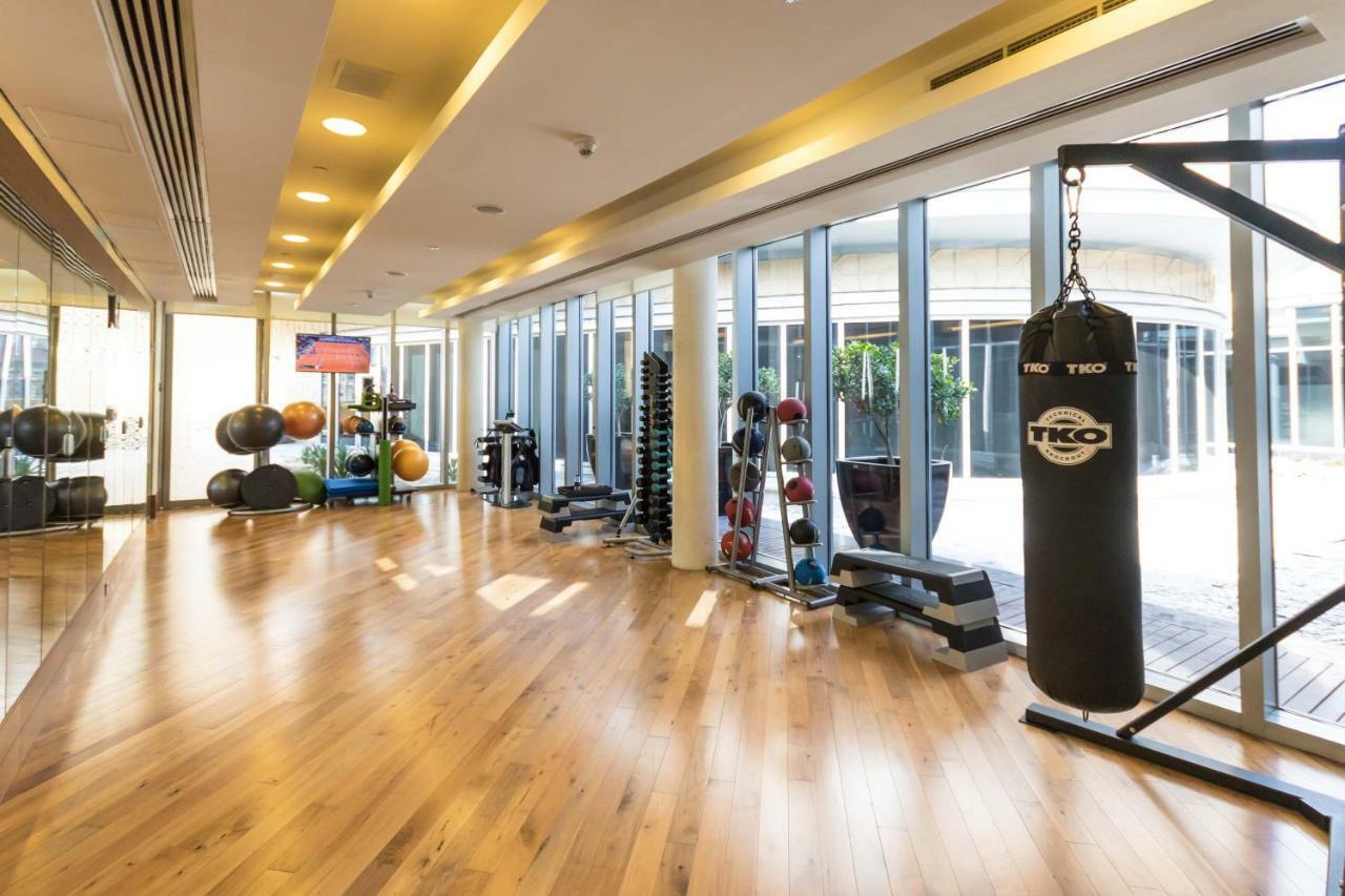 Westminster Dubai Mall Exterior foto The gym at the hotel