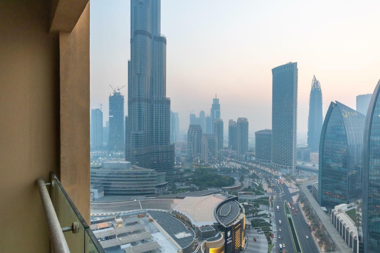 Westminster Dubai Mall Exterior foto View of the Dubai skyline from the hotel
